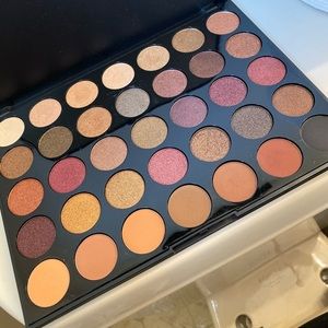 Morphe 35F Fall Into Frost Artistry Palette